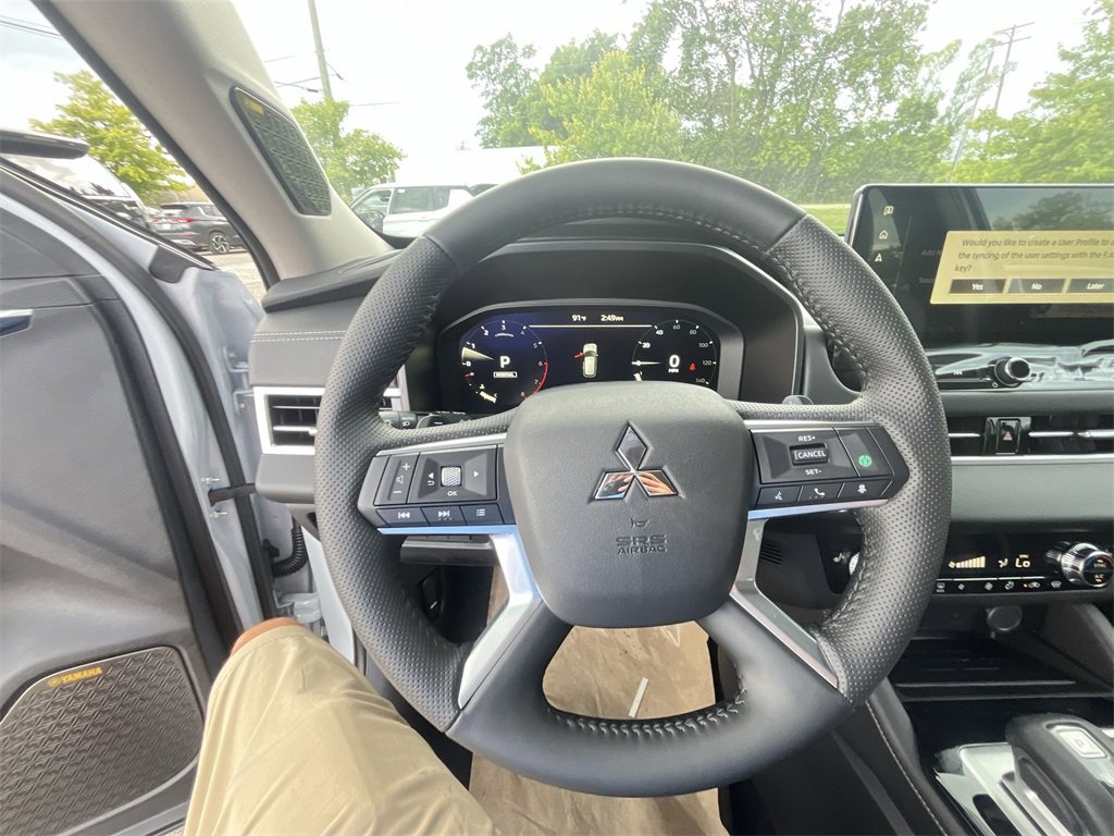 New 2025 Mitsubishi Outlander SE image 14