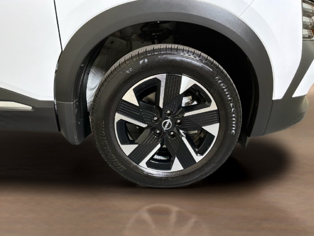 Used 2025 Nissan Kicks SV w/ SV Premium Package AWD/4WD image 12