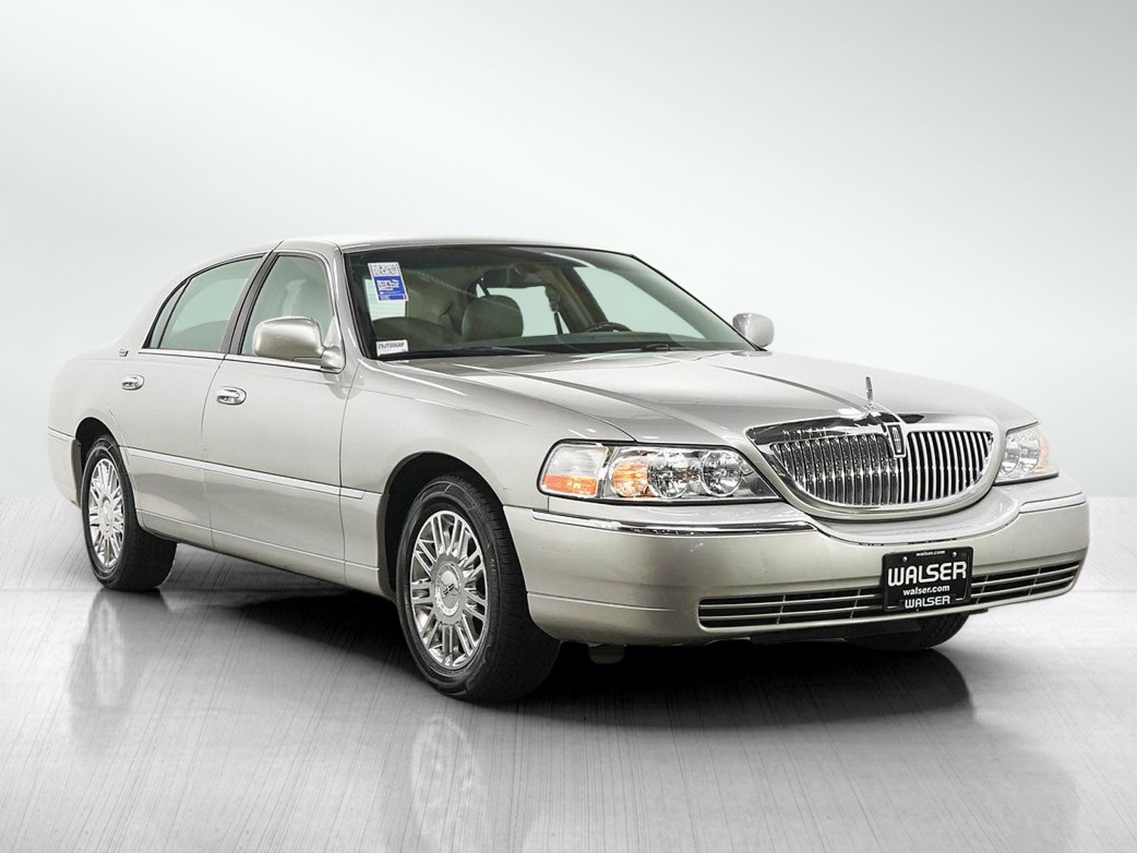 Used 2006 Lincoln Town Car Signature Limited RWD image 7