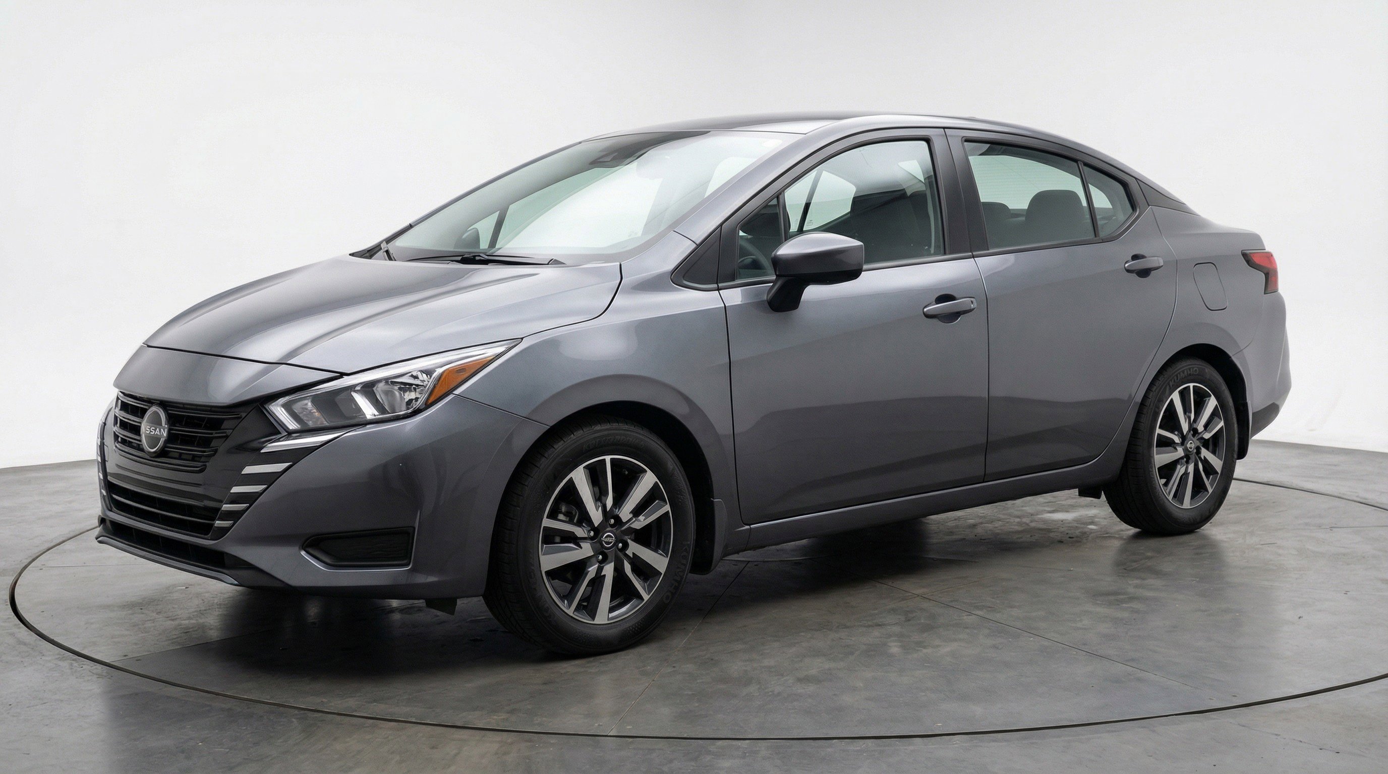 Used 2025 Nissan Versa SV FWD image 3
