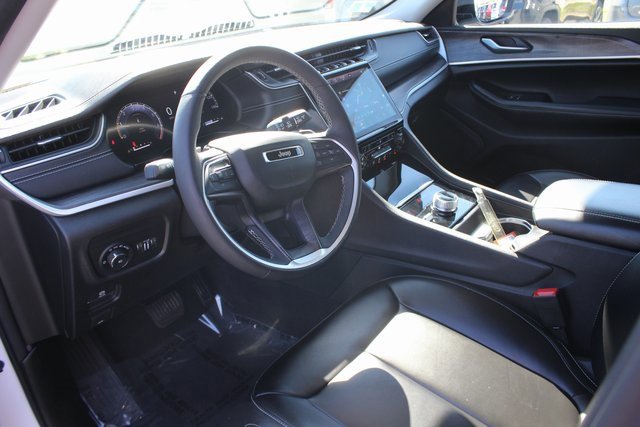 Used 2024 Jeep Grand Cherokee Limited image 2