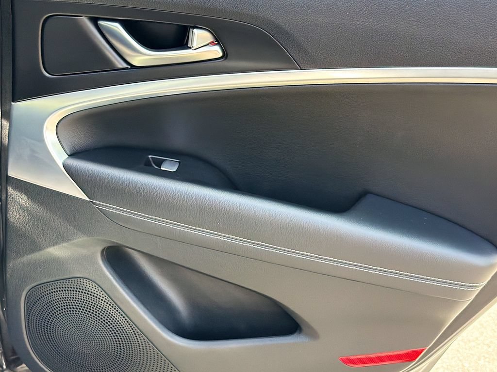 Used 2021 Genesis G70 2.0T AWD/4WD image 31