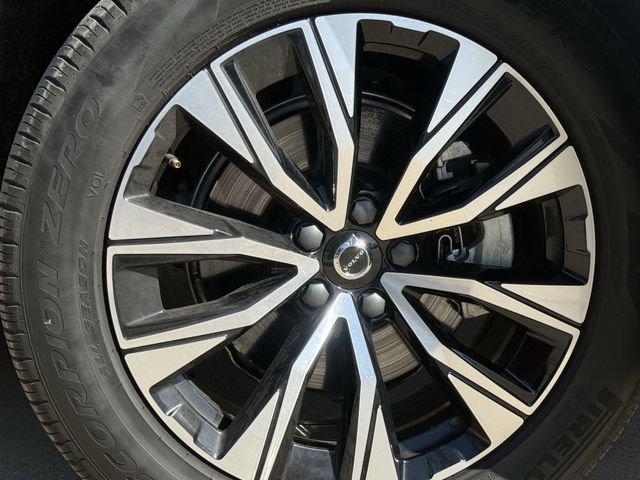 Used 2025 Volvo XC60 B5 Plus AWD/4WD image 10
