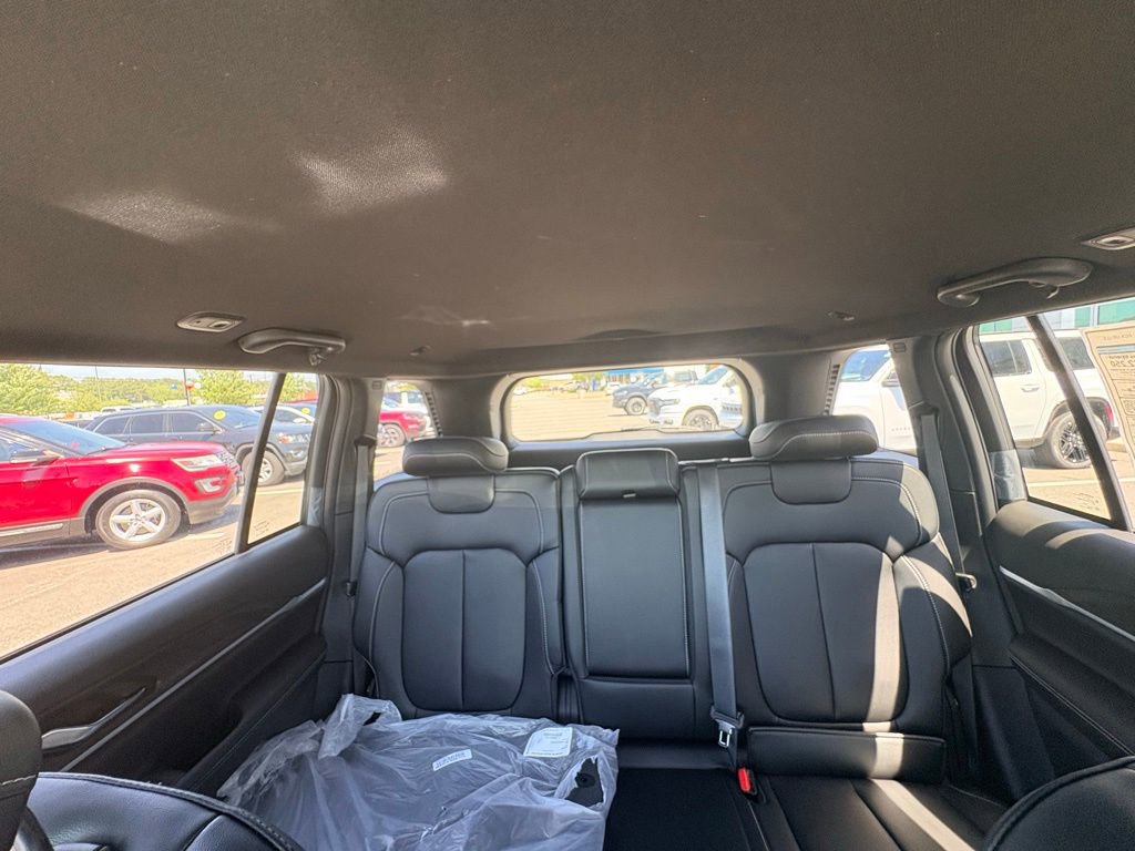 New 2026 Jeep Grand Cherokee Limited AWD/4WD image 32