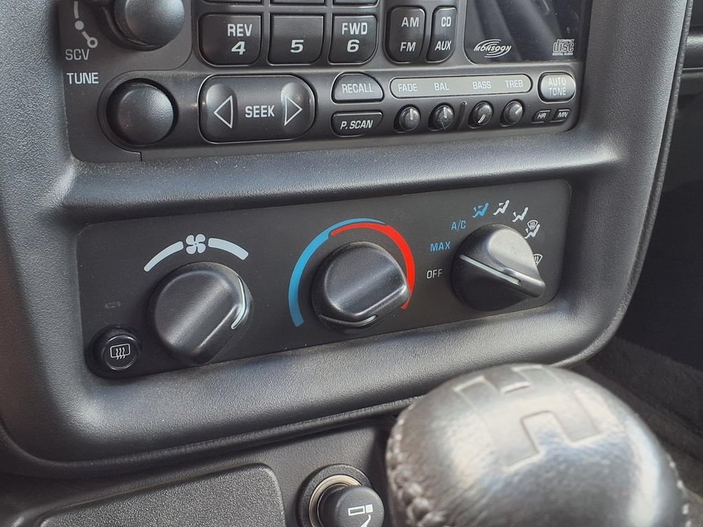 Used 2002 Chevrolet Camaro Z28 RWD image 16