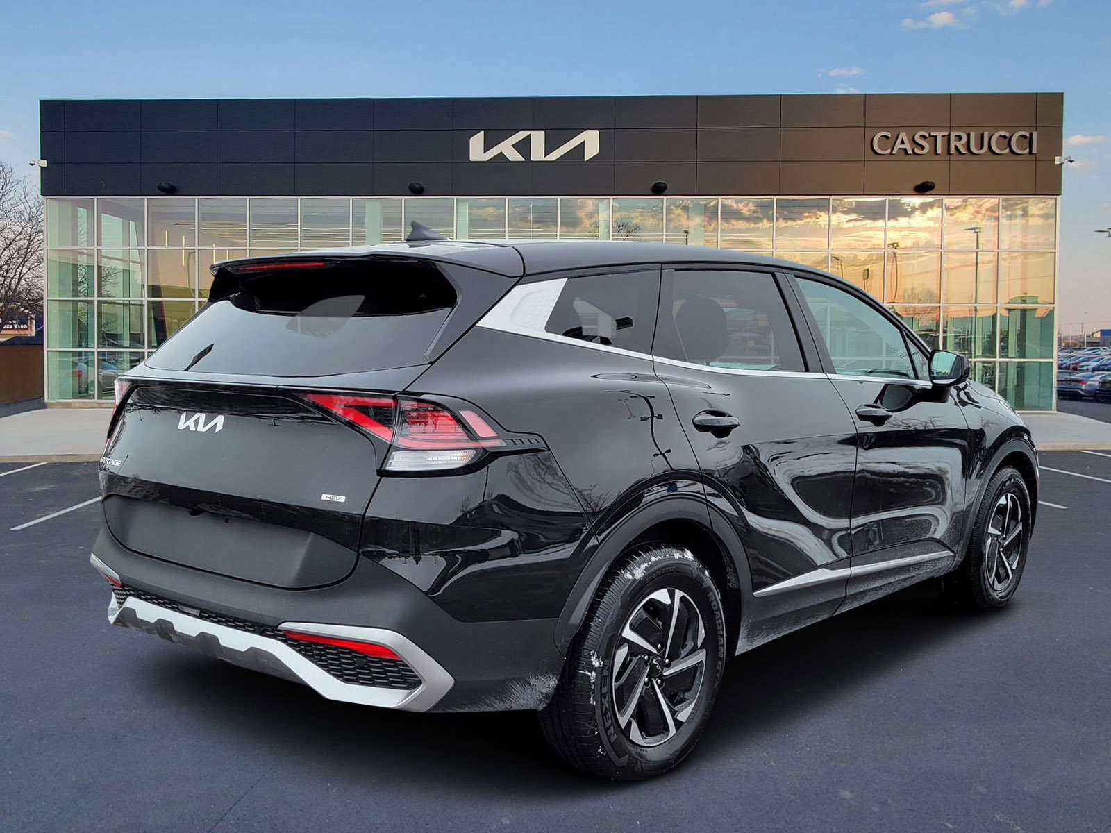 Used 2025 Kia Sportage LX image 4