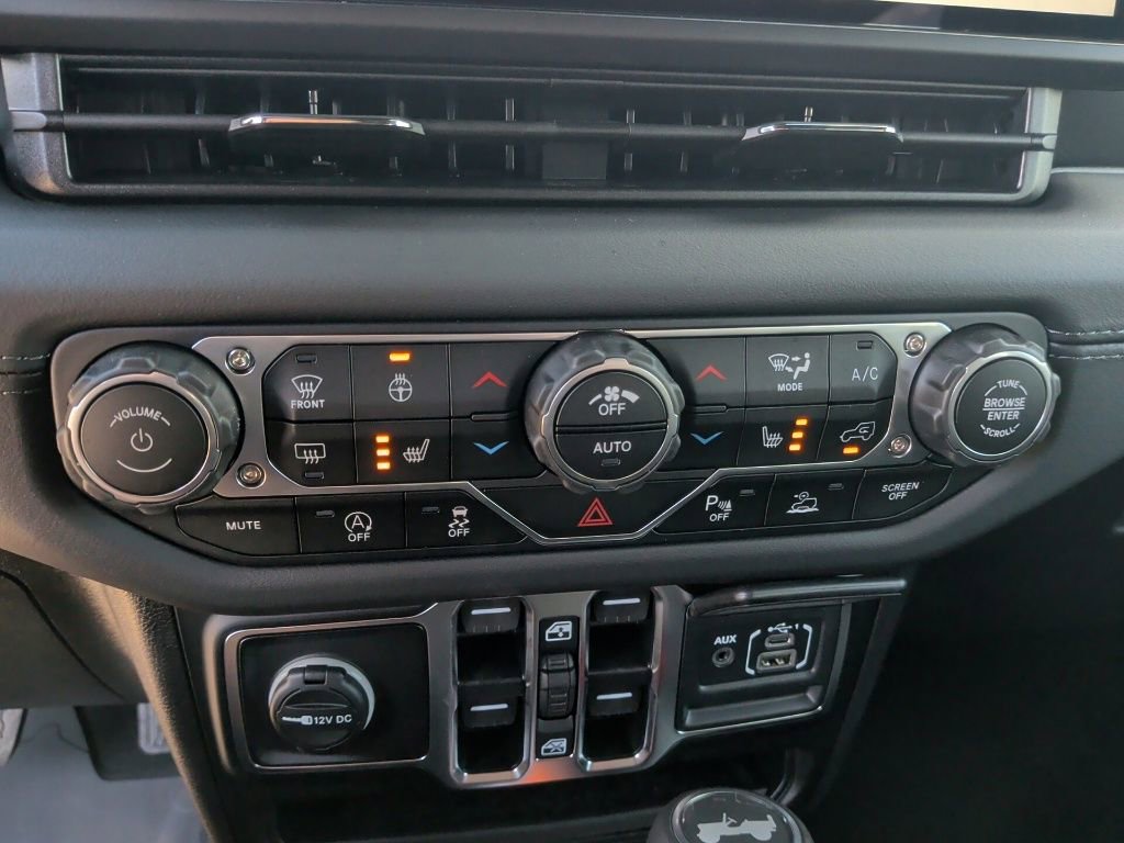 New 2025 Jeep Wrangler Sahara image 32