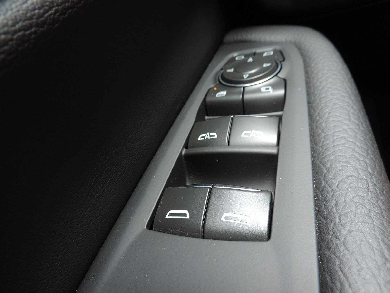 Certified 2025 GMC Yukon XL Denali AWD/4WD image 24