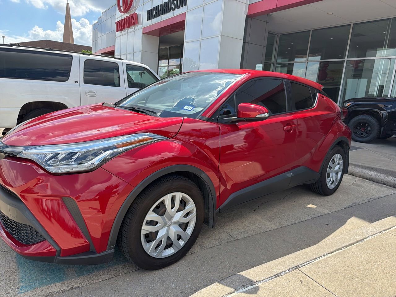 Used 2020 Toyota C-HR LE FWD video 1