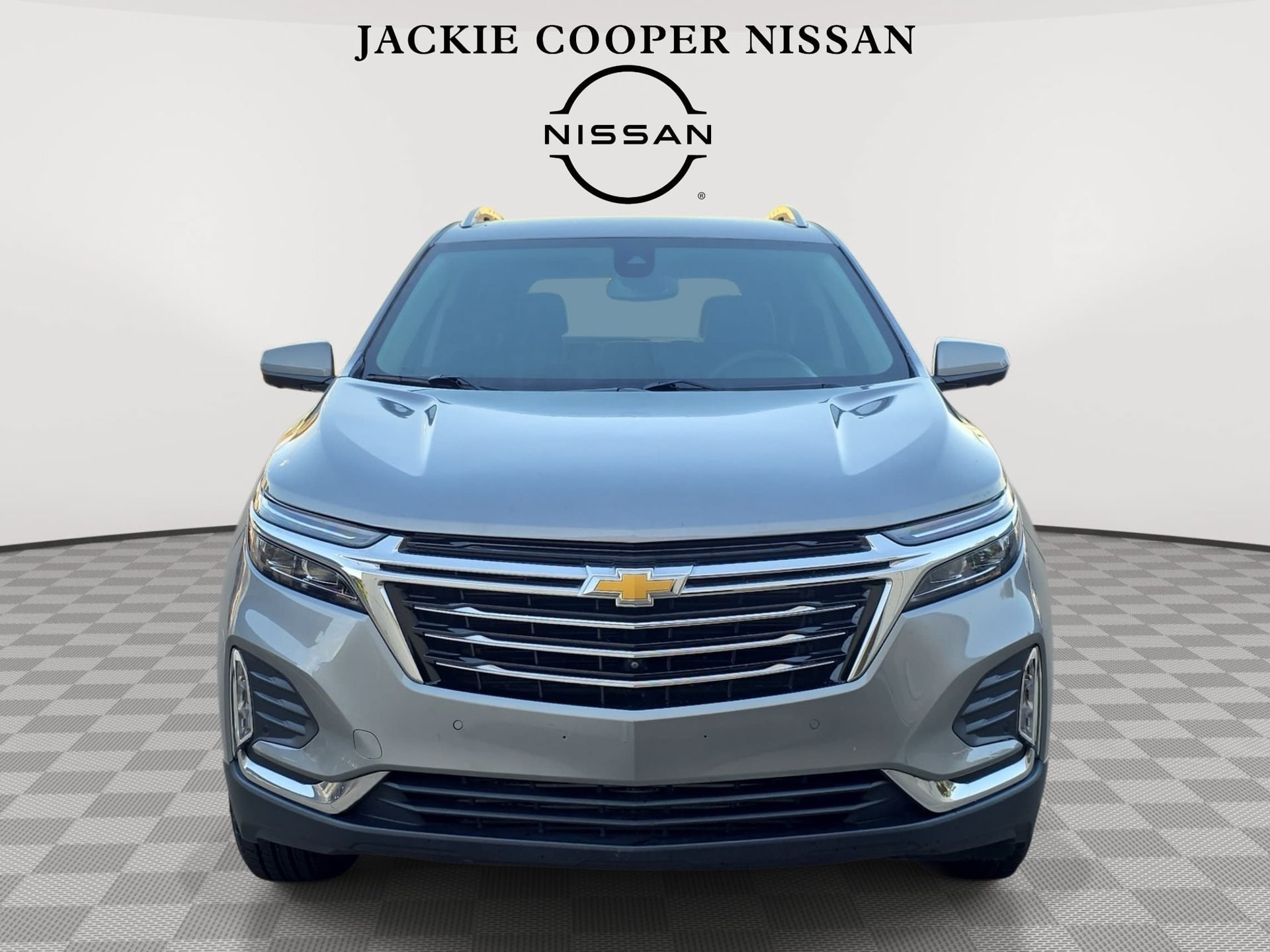 Used 2024 Chevrolet Equinox Premier FWD image 2