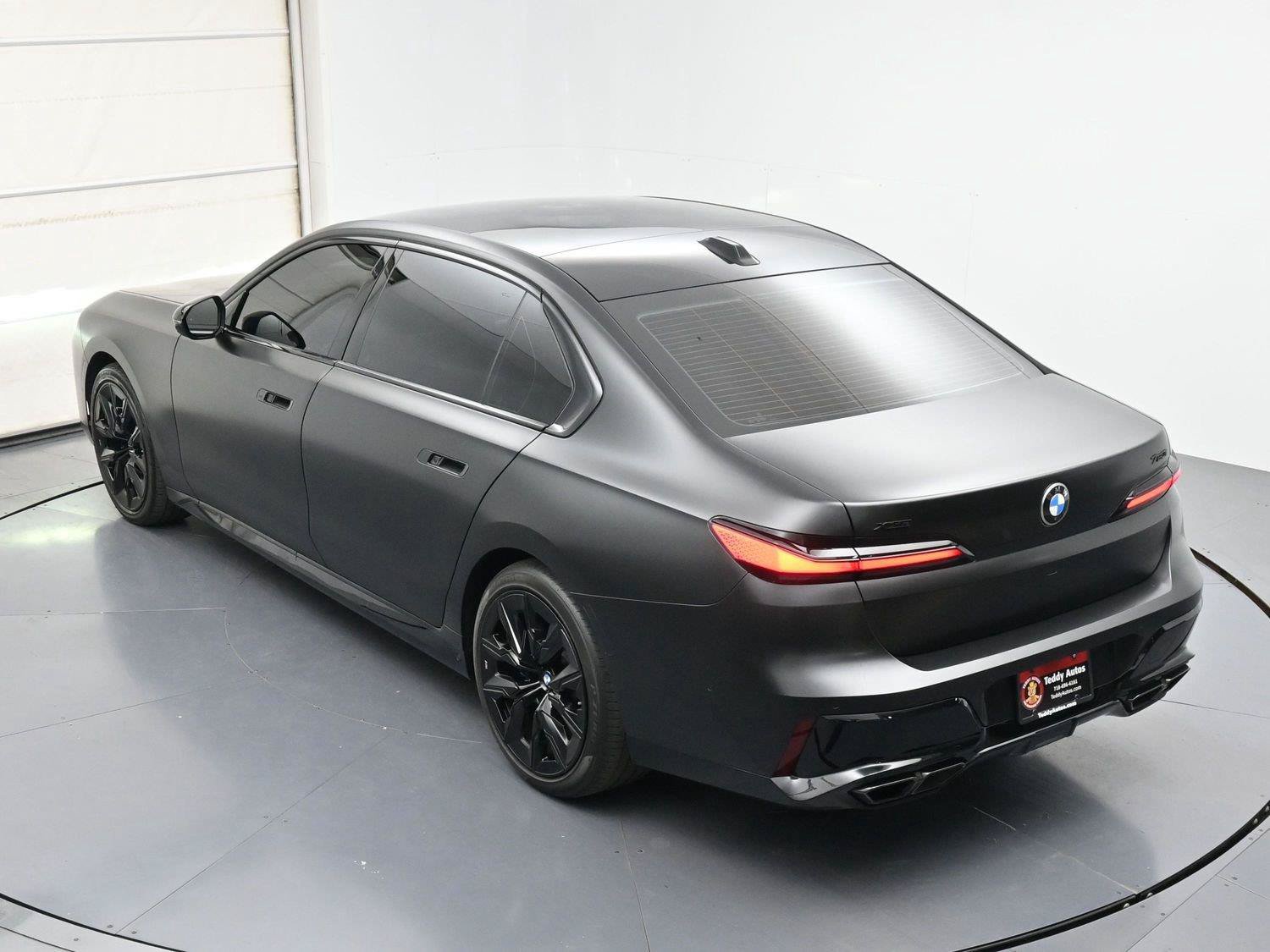 Used 2023 BMW 760i xDrive w/ Executive Package AWD/4WD image 37