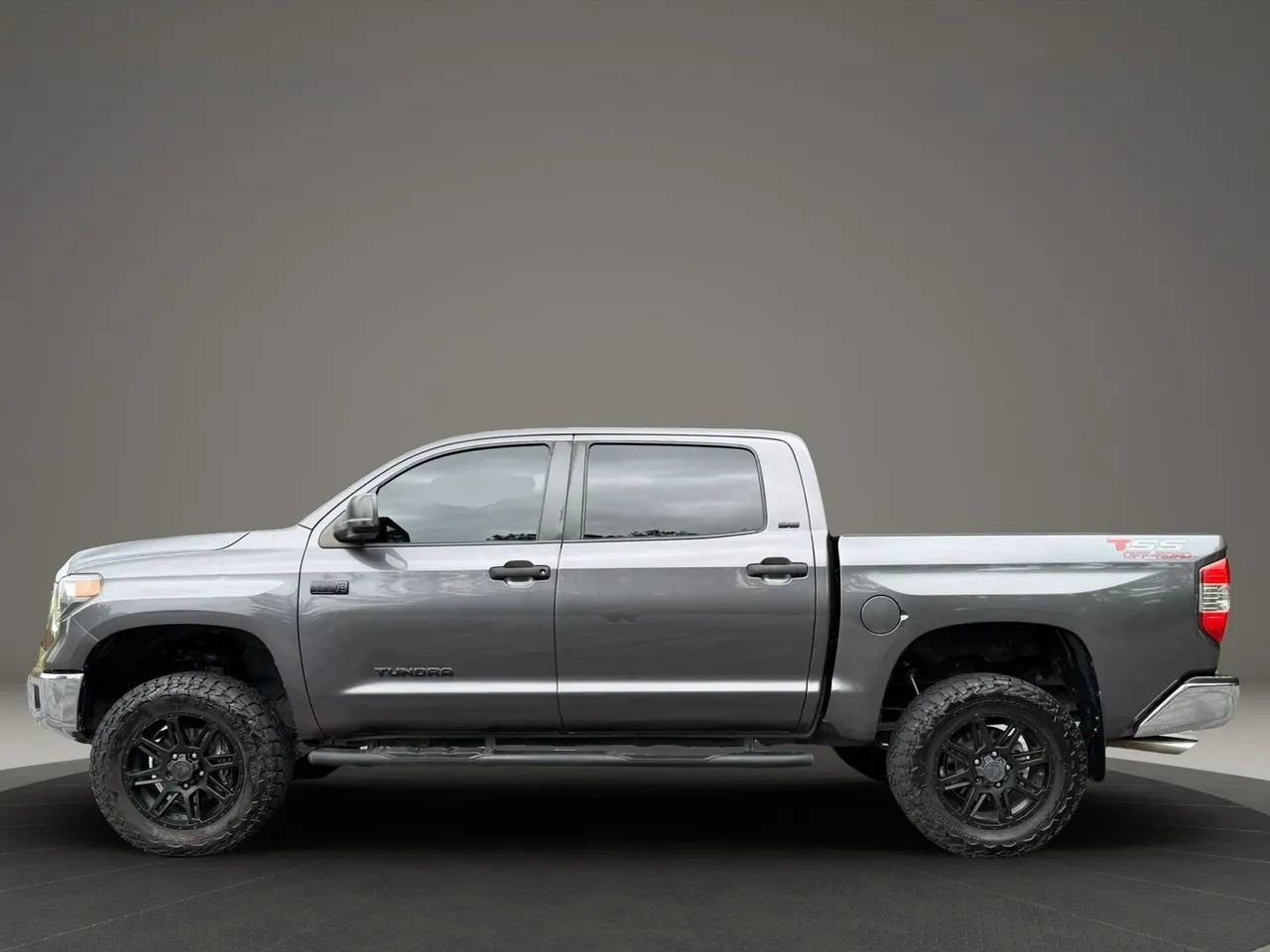 Used 2020 Toyota Tundra SR5 w/ SR5 Leather Package RWD image 8