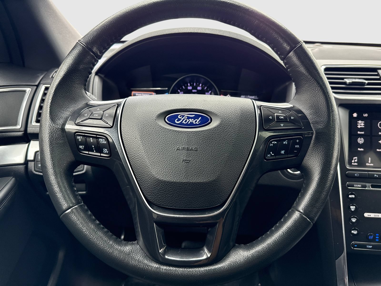 Used 2018 Ford Explorer Limited w/ Ford Safe & Smart Package FWD image 19