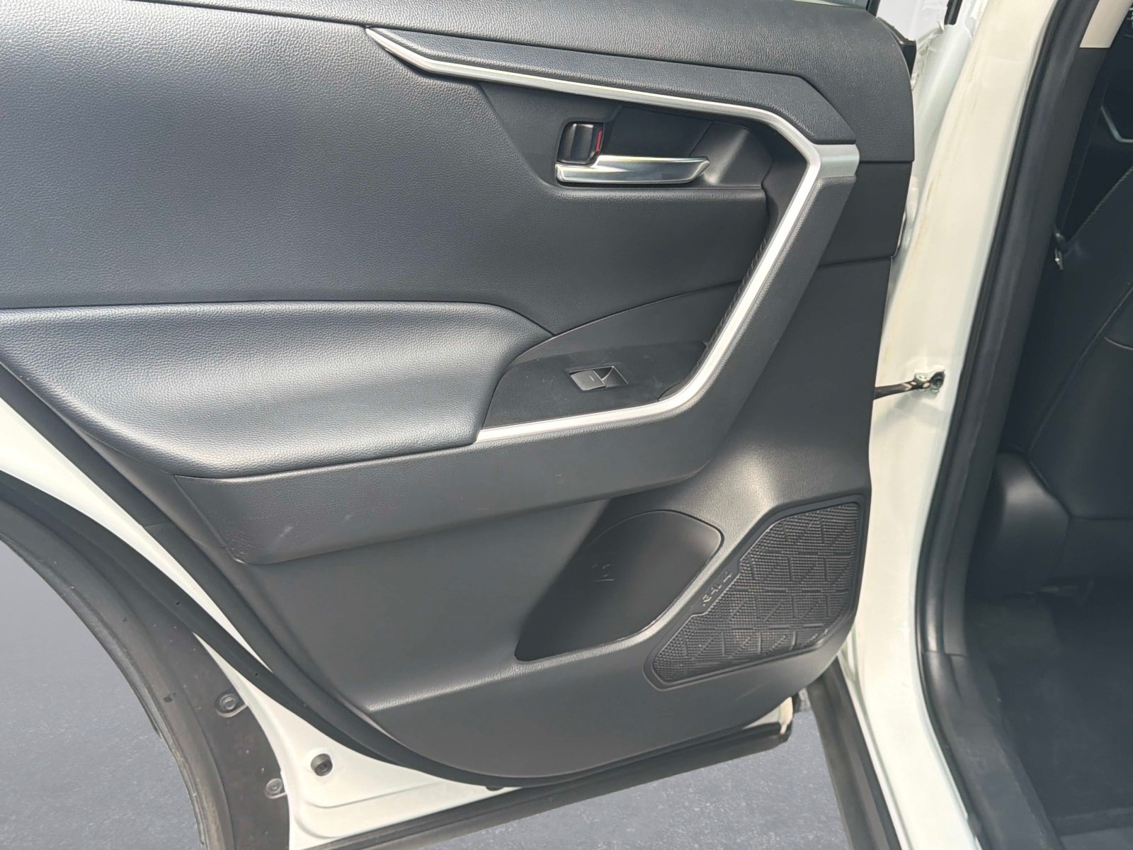 Used 2023 Toyota RAV4 XLE Premium FWD image 11