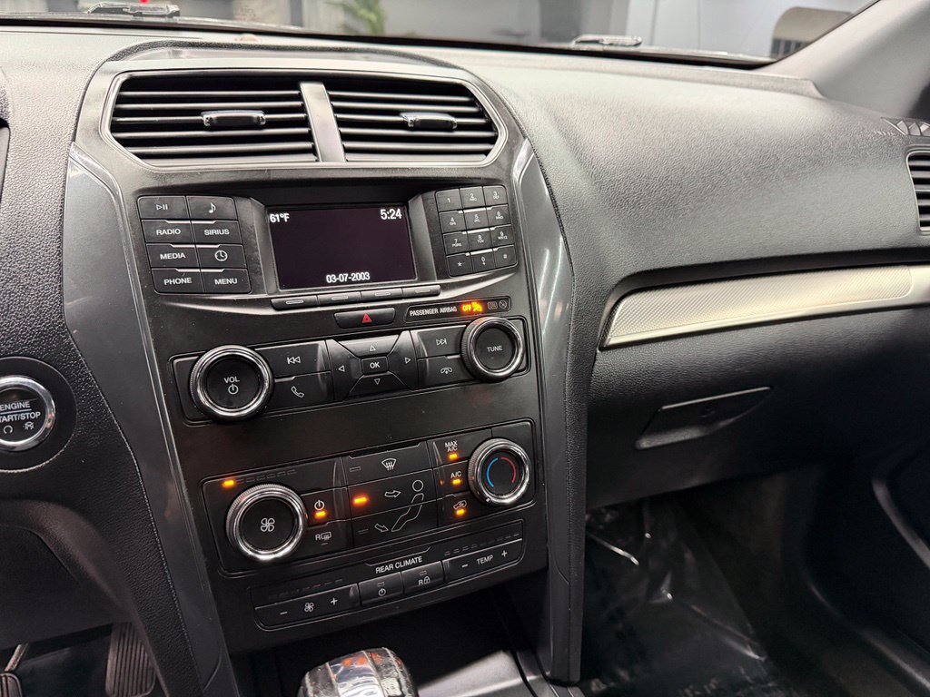 Used 2018 Ford Explorer XLT FWD image 25