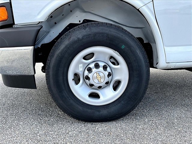 New 2025 Chevrolet Express 3500 w/ Power Convenience Package image 7