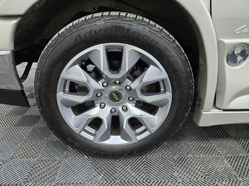 Used 2023 Chevrolet Express 2500 Extended image 15