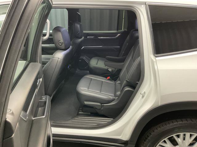 Used 2026 GMC Acadia Elevation w/ Elevation Premium Package FWD image 11
