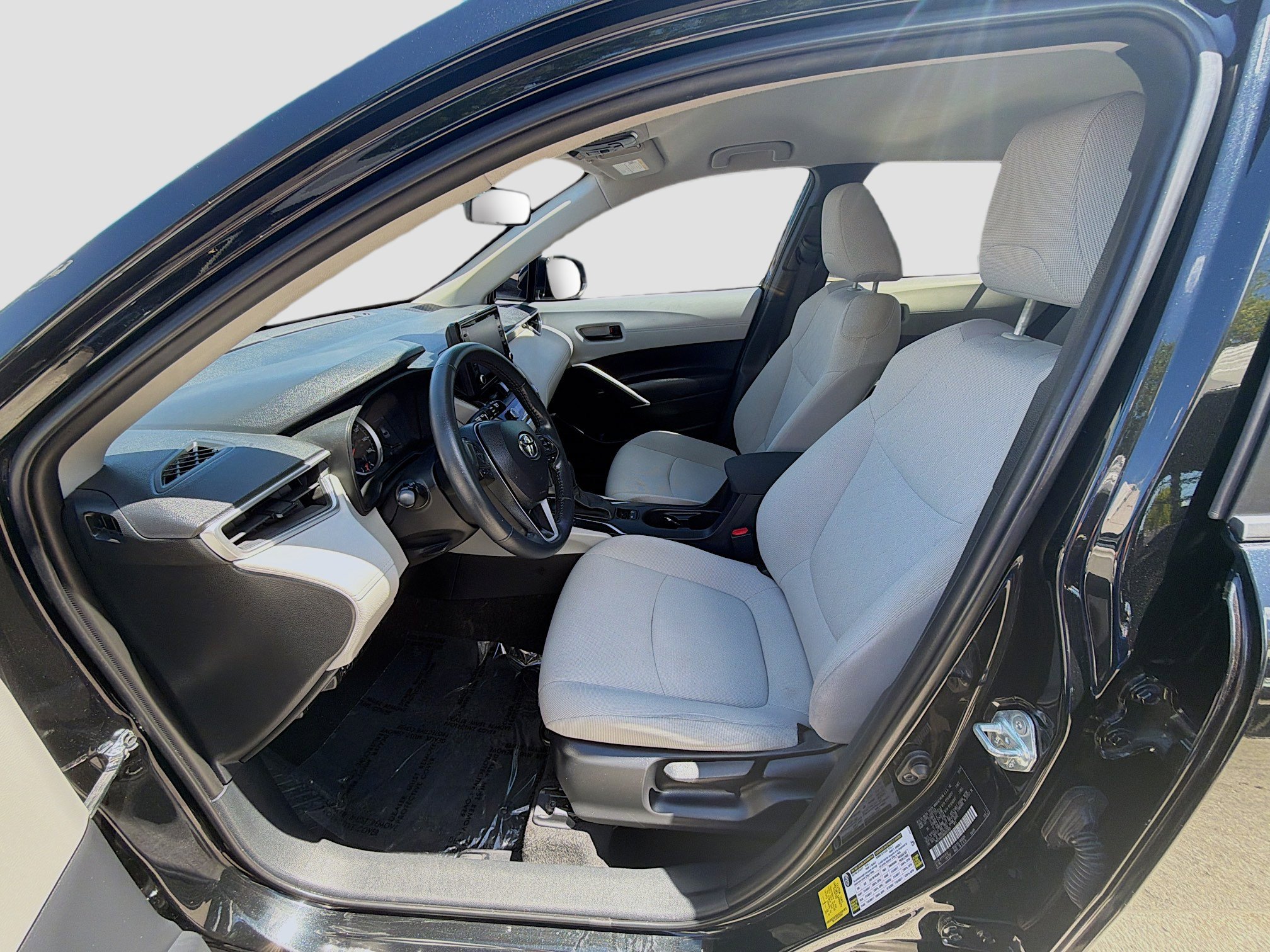 Used 2022 Toyota Corolla Cross LE AWD/4WD image 18