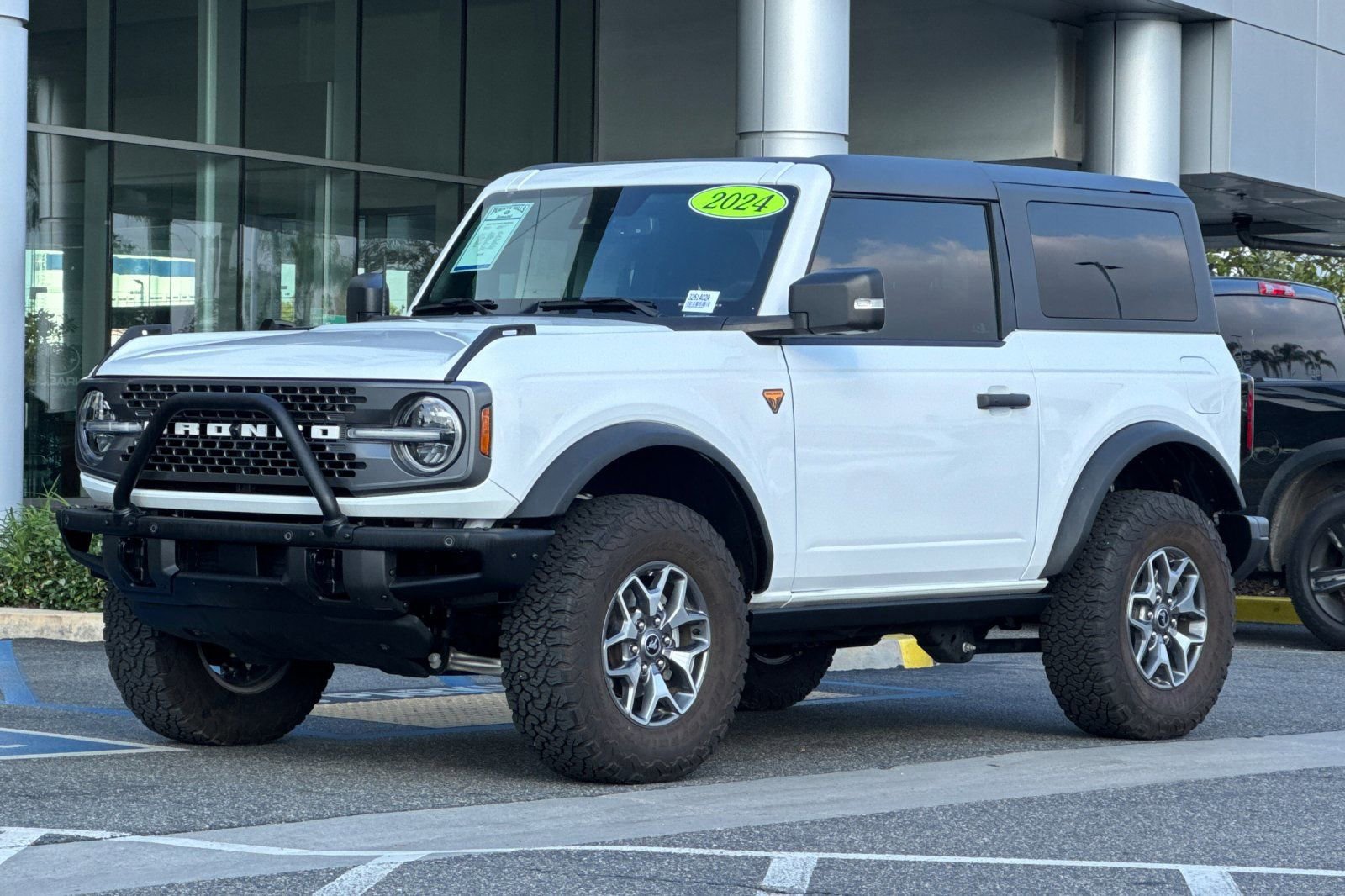 Used 2024 Ford Bronco Badlands image 9