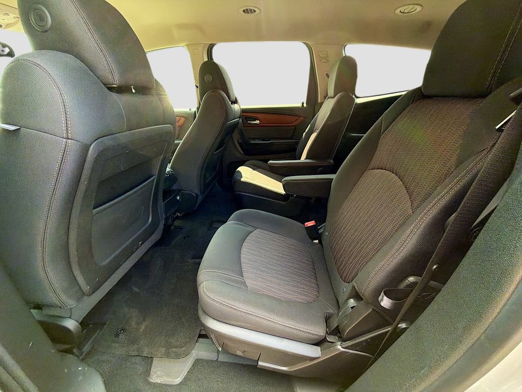 Used 2017 Chevrolet Traverse LT w/ Style and Technology Package FWD image 23