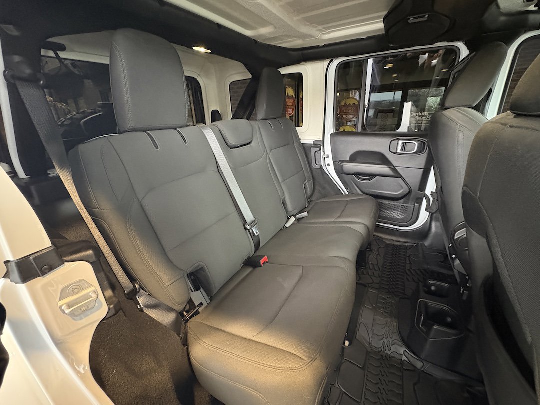 Used 2021 Jeep Wrangler Unlimited Sahara image 34