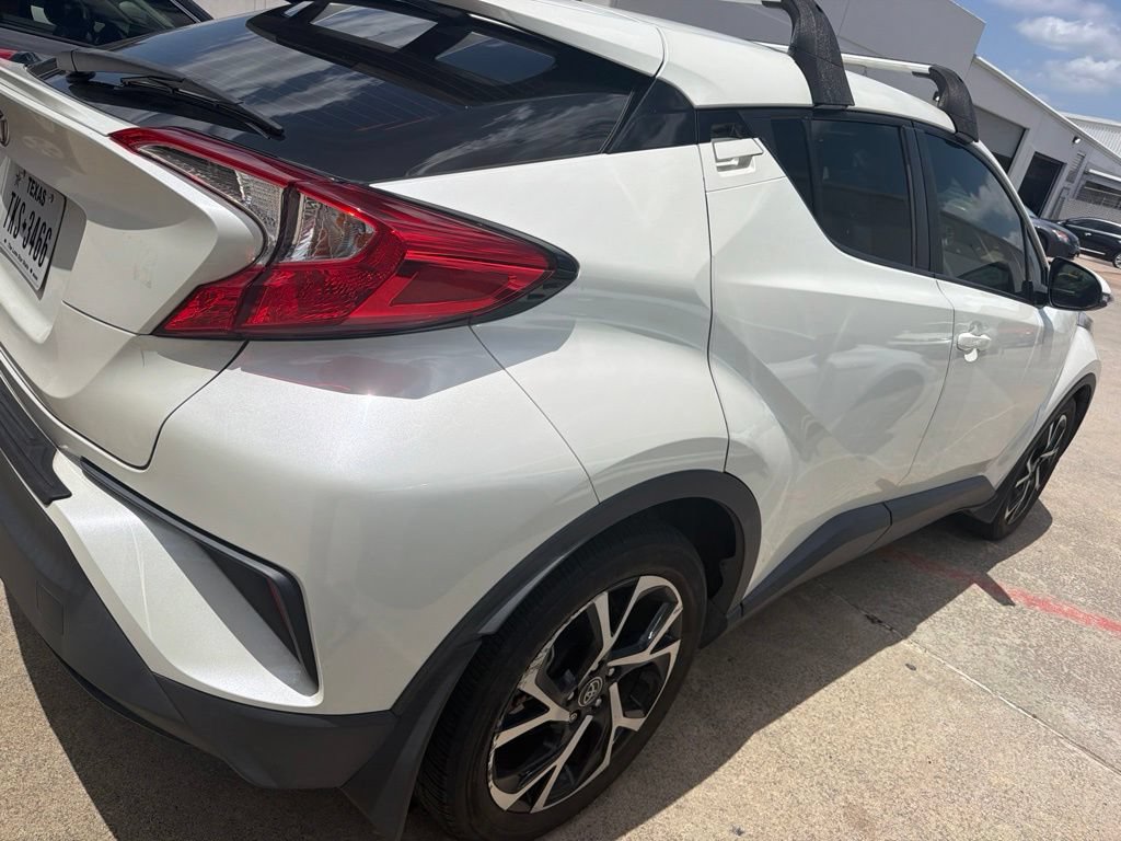 Used 2019 Toyota C-HR XLE FWD image 2