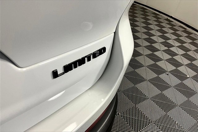 New 2025 Jeep Grand Cherokee L Limited w/ Black Appearance Package image 10