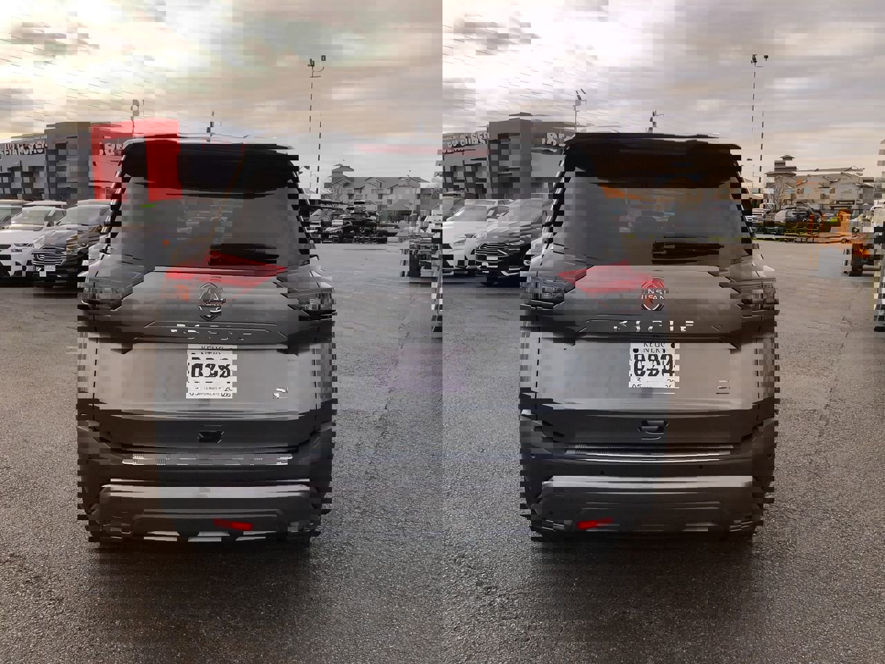 Used 2023 Nissan Rogue SL w/ SL Premium Package image 11