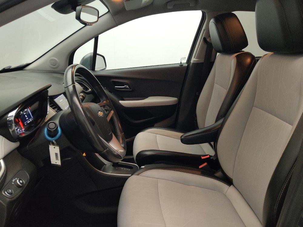 Used 2018 Chevrolet Trax LT w/ LT Convenience Package image 17