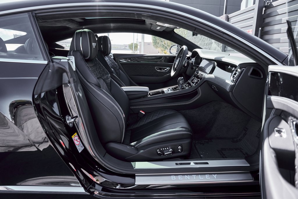 Used 2022 Bentley Continental GT image 24