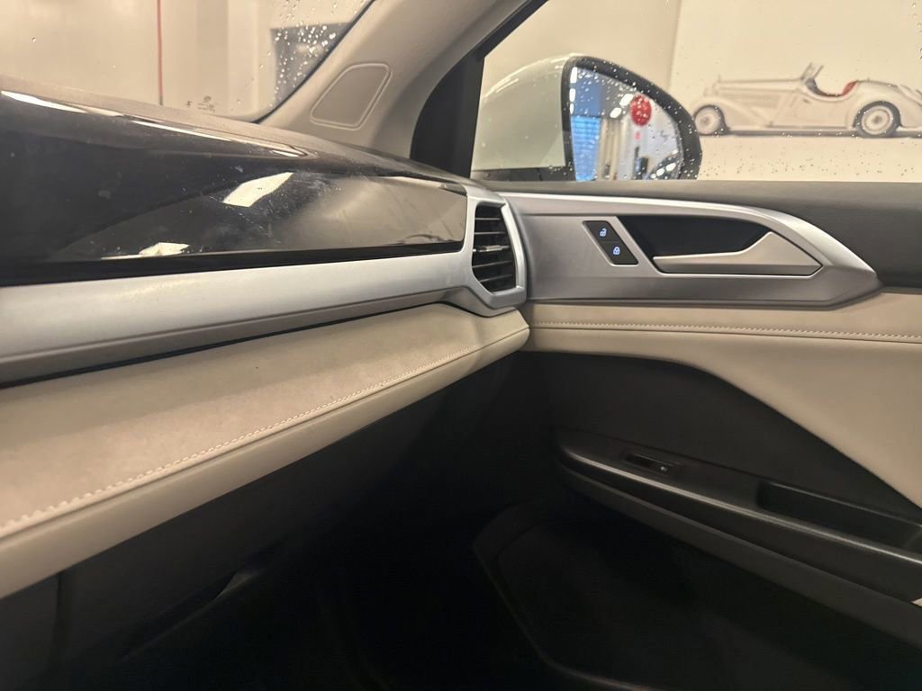 Used 2025 Volkswagen Taos SE image 29