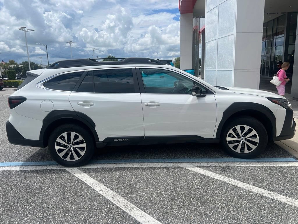 Used 2024 Subaru Outback Premium AWD/4WD image 9
