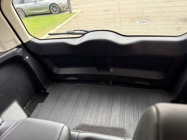 Used 2015 Land Rover LR2 image 13