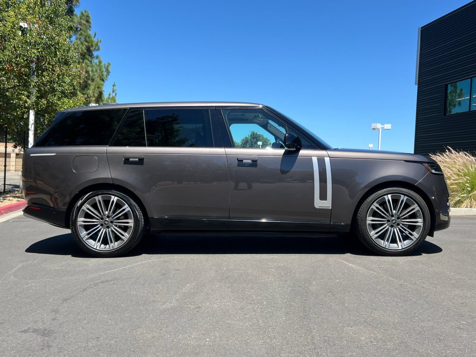 Used 2023 Land Rover Range Rover Long Wheelbase Autobiography AWD/4WD image 7