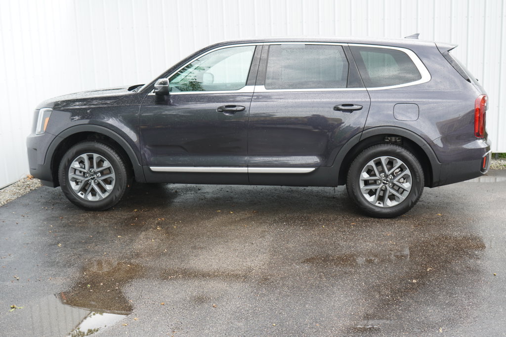 Used 2025 Kia Telluride LX FWD image 3