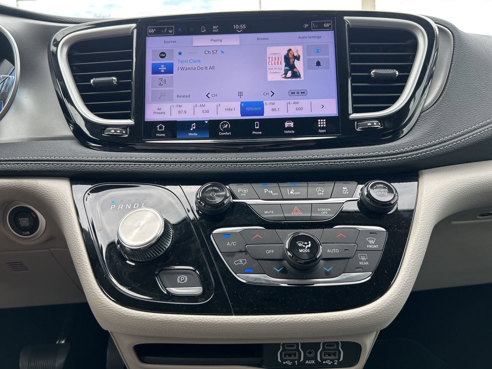 Certified 2023 Chrysler Pacifica Touring-L AWD/4WD image 17