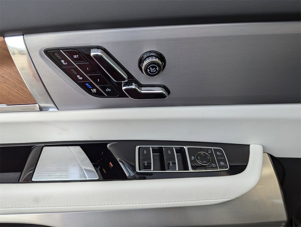 New 2026 Cadillac Vistiq Sport image 18
