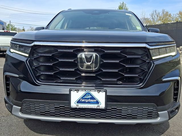Certified 2023 Honda Pilot Touring image 2