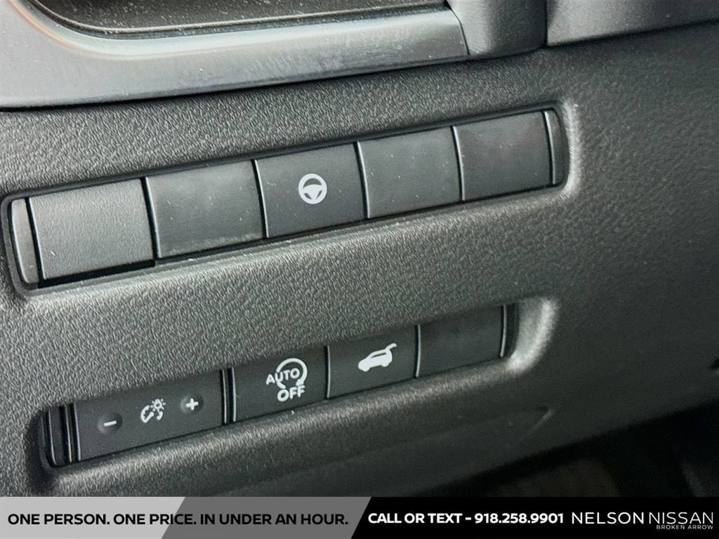 Certified 2026 Nissan Rogue SV FWD image 10