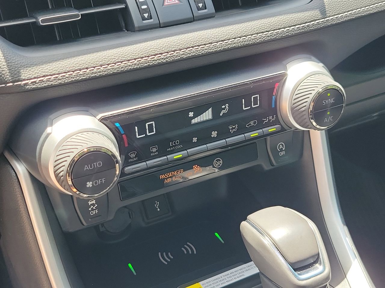 Used 2022 Toyota RAV4 XLE Premium image 27