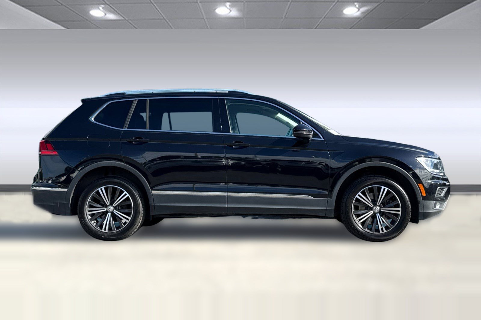 Used 2018 Volkswagen Tiguan SEL AWD/4WD image 8