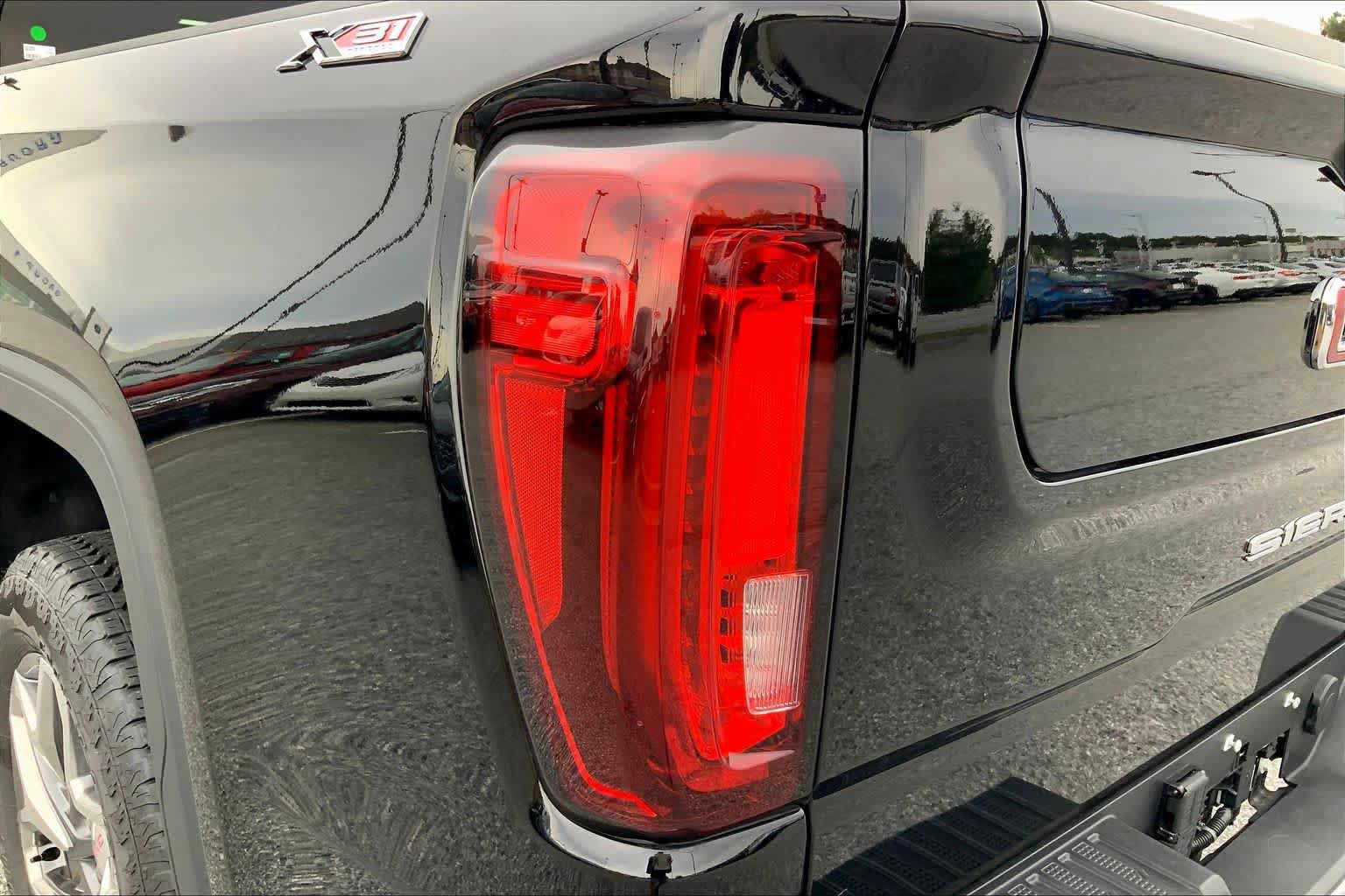 Used 2025 GMC Sierra 1500 SLT w/ SLT Premium Plus Package image 27