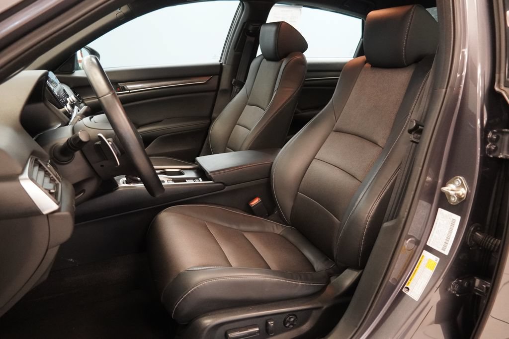 Used 2018 Honda Accord Sport image 3