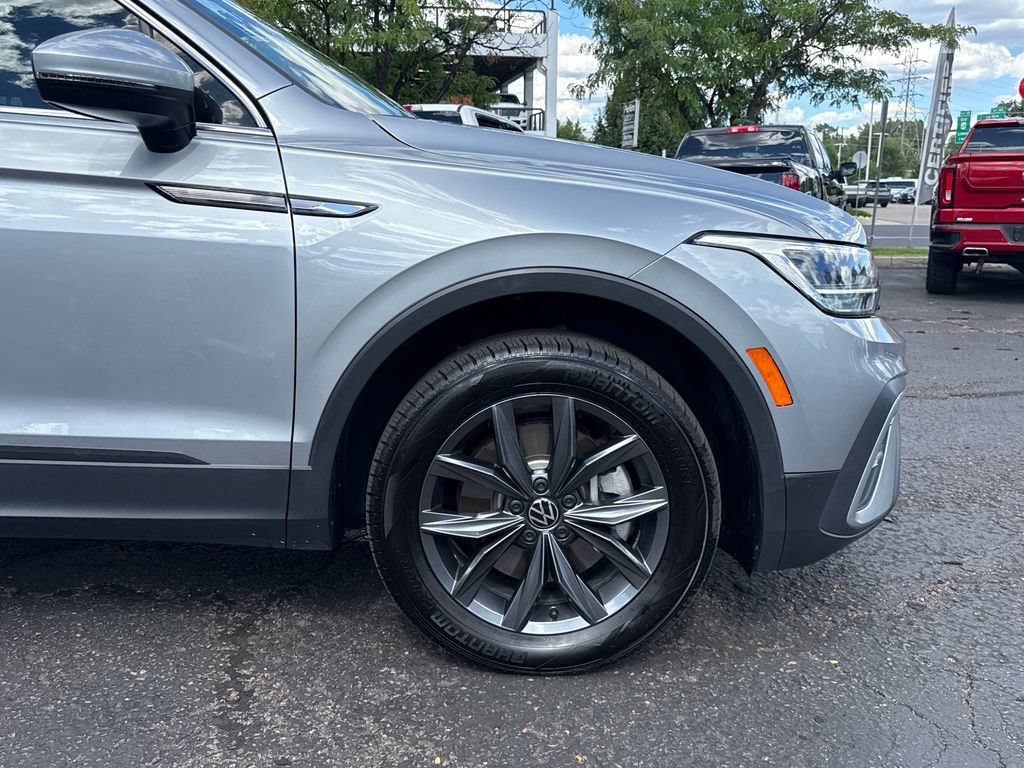 Used 2023 Volkswagen Tiguan SE AWD/4WD image 32