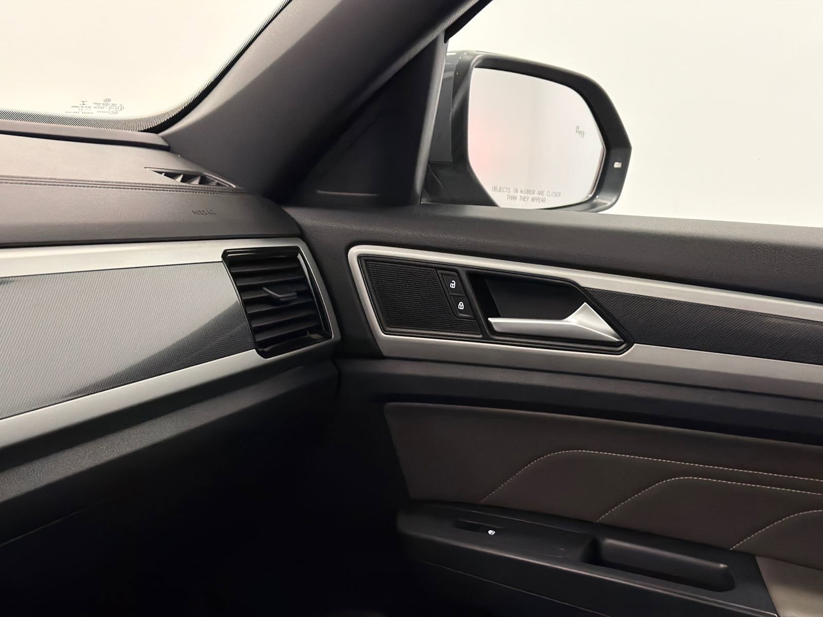 Used 2021 Volkswagen Atlas Cross Sport SEL image 31