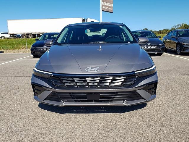 New 2025 Hyundai Elantra Limited image 2