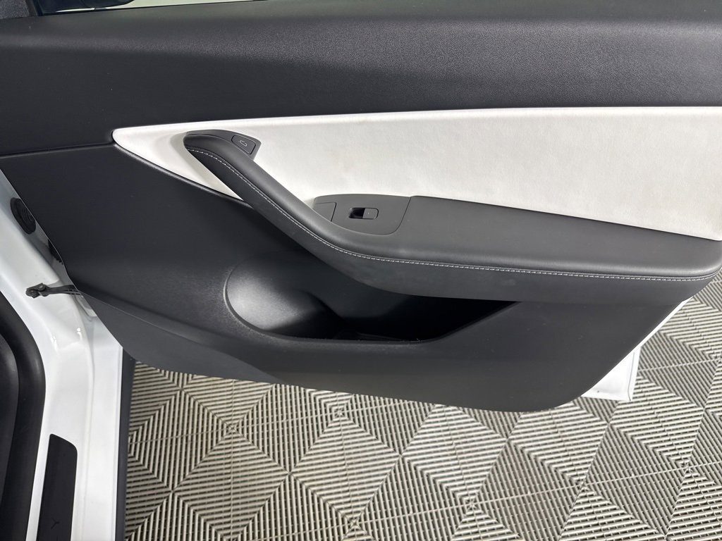 Used 2022 Tesla Model Y Performance image 28