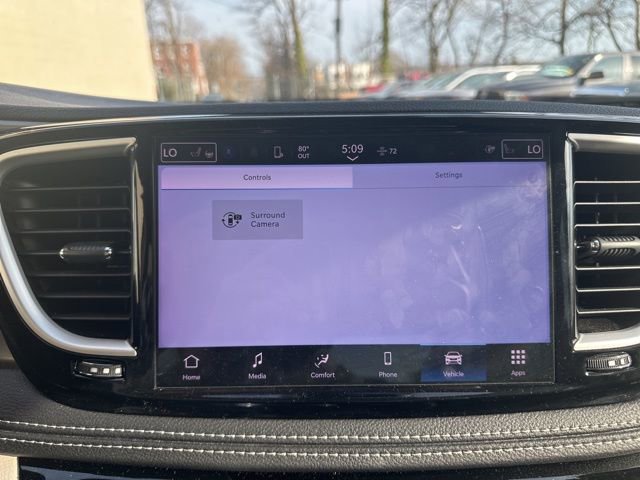 Used 2023 Chrysler Pacifica Touring-L image 27