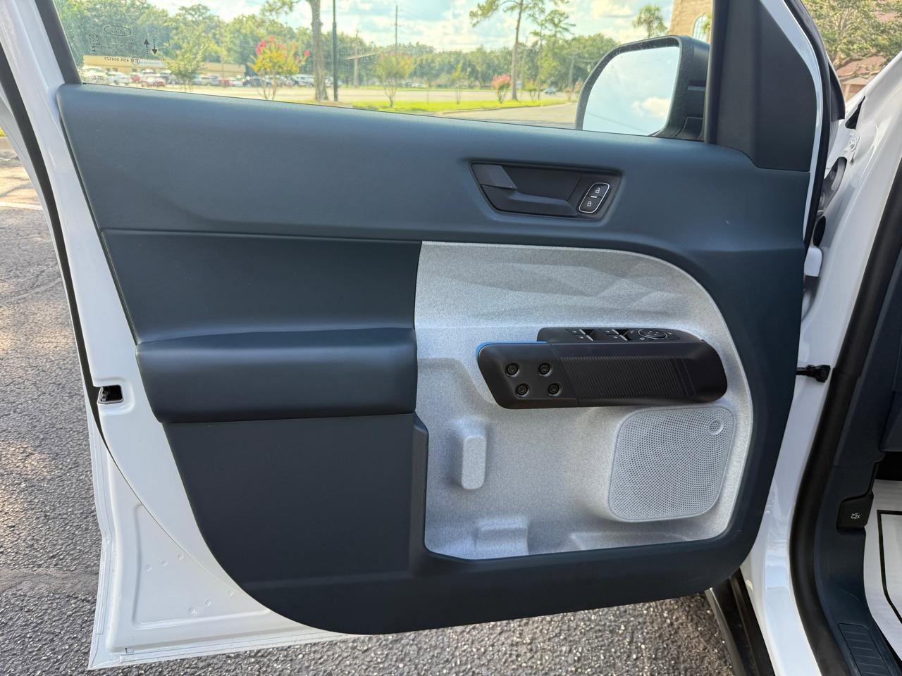 Used 2025 Ford Maverick XLT image 11